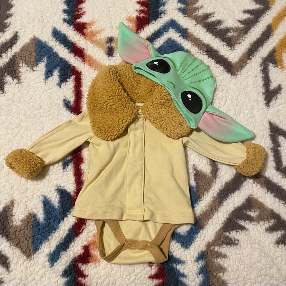Baby yoda costume